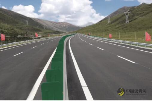 1484.jpg 国内唯一一条不收费的高速公路-----总投资380亿元的拉林高速 中国沥青网,sinoasphalt.com