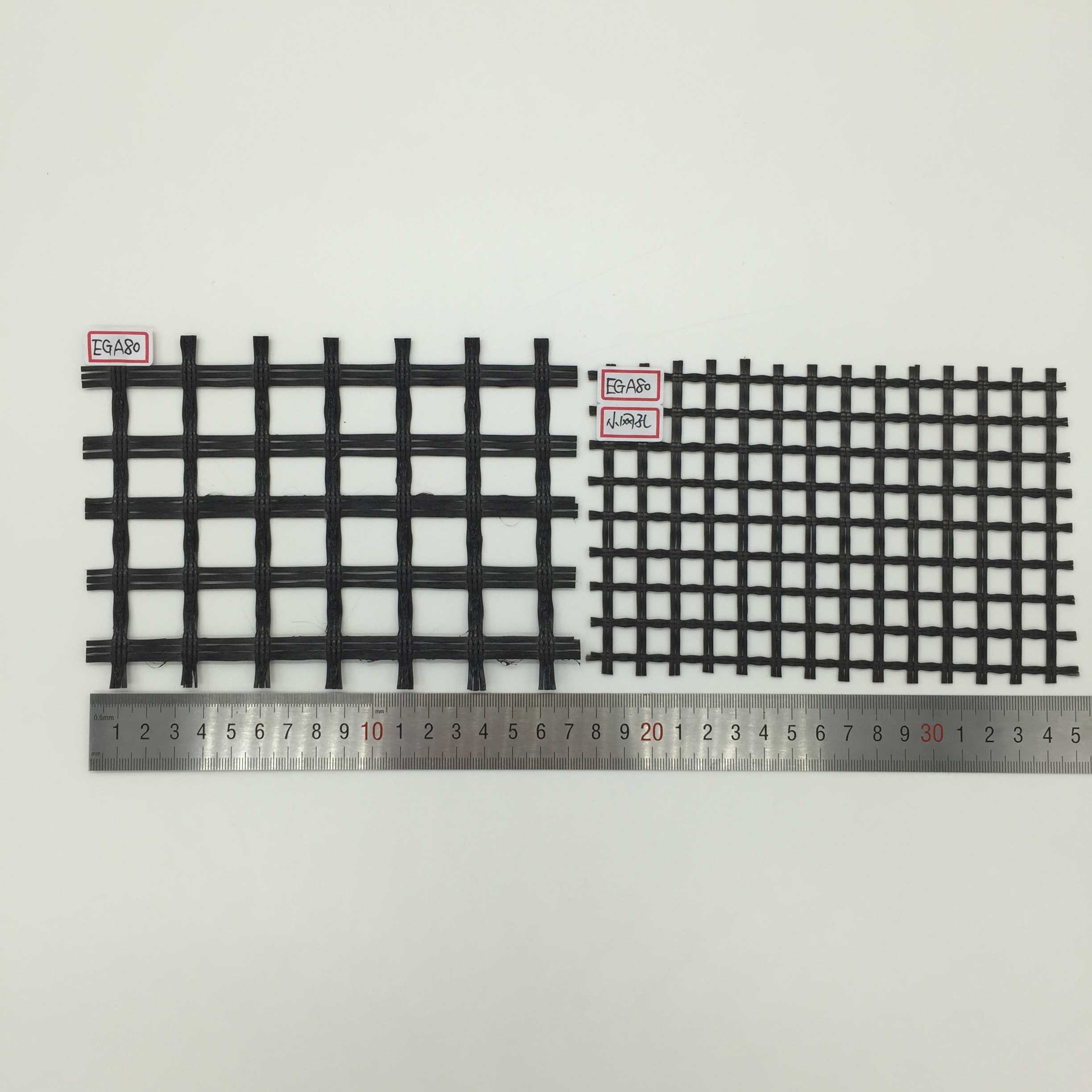 EGA80KN玻纤格栅大小网孔对比.JPG