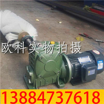 电动滚刷清扫器06.jpg 电动滚刷清扫器06.jpg