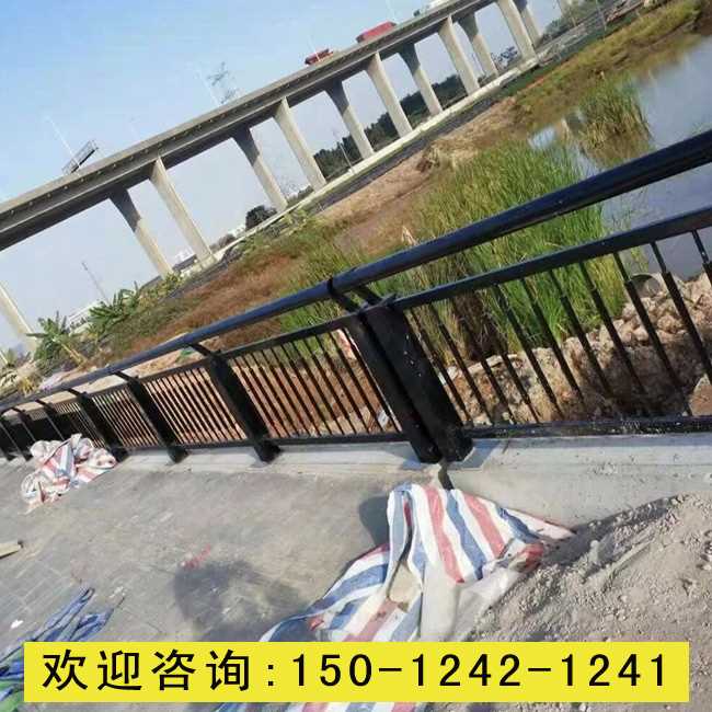 围墙锌钢栅栏44342.jpg 围墙锌钢栅栏44342.jpg