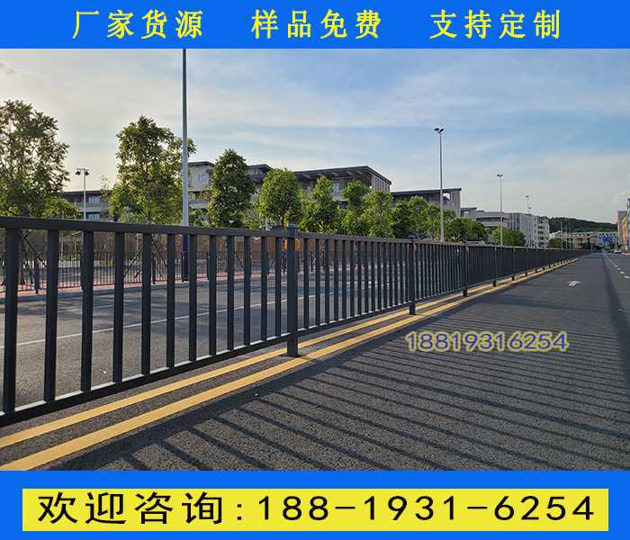 马路中央护栏.jpg