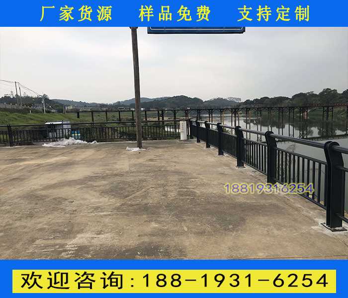 黑色三横管护栏.jpg