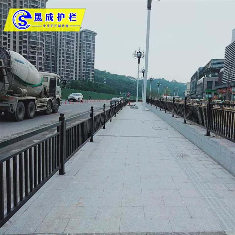 广州新式护栏 (18).jpg