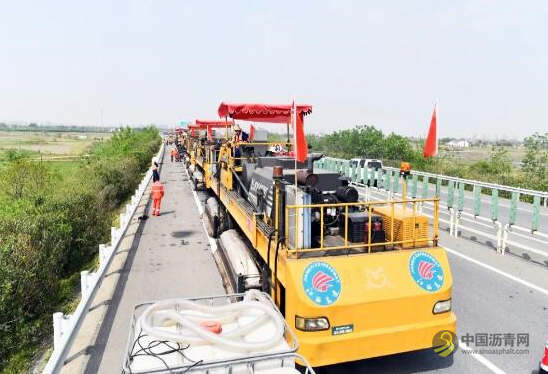 [江西]省高速集团上饶管理中心引进沥青路面就地热再生技术 沥青网，sinoasphalt.com