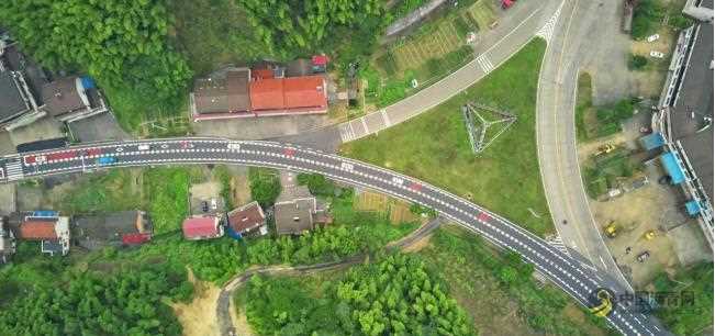 益阳市首条彩色高防滑路面耐磨防滑颜值高 沥青网，sinoasphalt.com