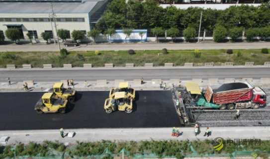 中建八局南宾公路项目五分部一期工程沥青下面层首件顺利摊铺完成 沥青网，sinoasphalt.com